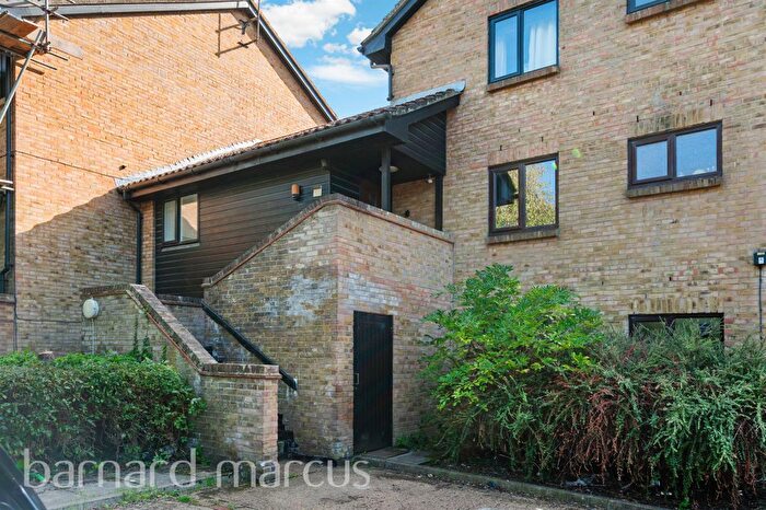 Studio For Sale In Badger Close, Feltham, TW13