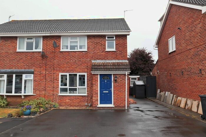 3 Bedroom Property To Rent In Woodview, Clevedon, BS21