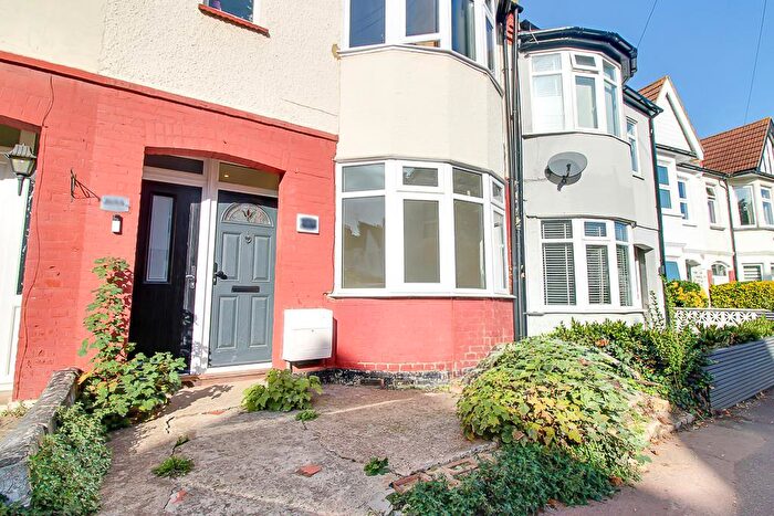 2 Bedroom Flat For Sale In Ramuz Drive, Westcliff-on-Sea, SS0