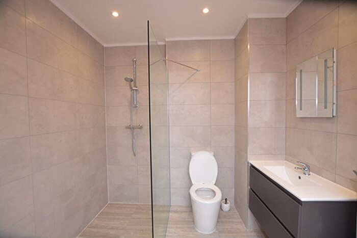 1 Bedroom Flat To Rent In Stoke Road, Slough, SL2