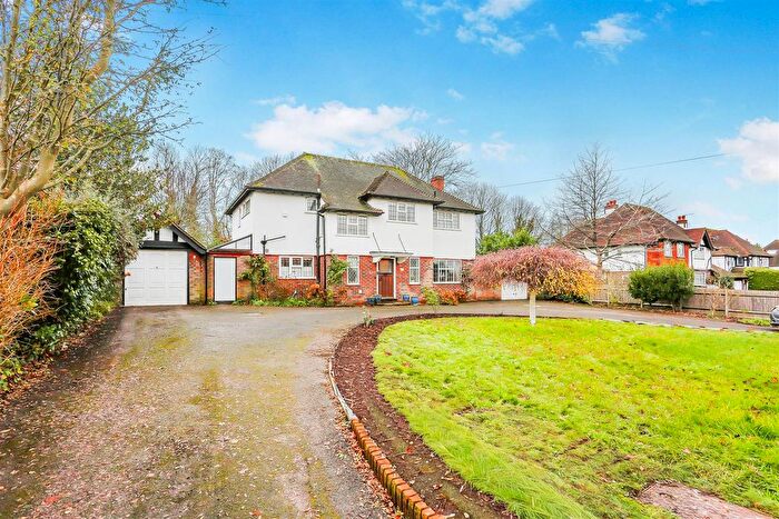 4 Bedroom Detached House For Sale In Banstead Road, Banstead, SM7