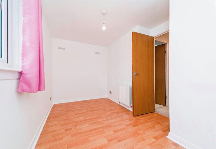2 Bedroom Semi-Detached House For Sale In Ritchie Park, Johnstone, PA5