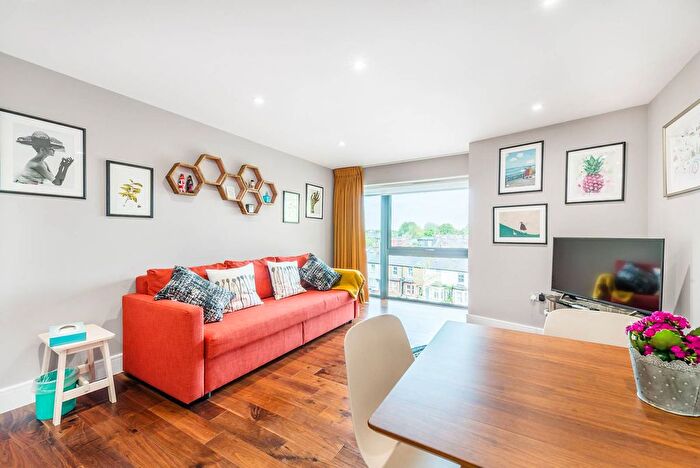 1 Bedroom Flat To Rent In Lower Mortlake Road, Richmond, TW9