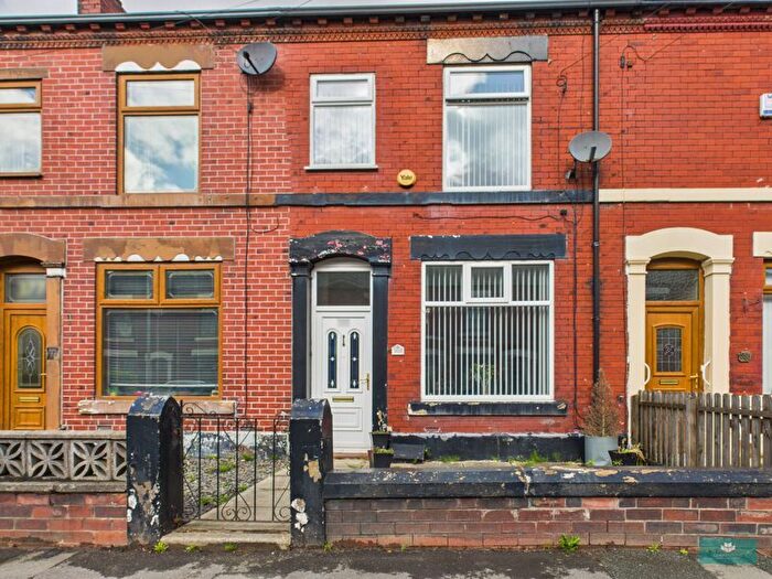 3 Bedroom Terraced House For Sale In Shaw Road, Oldham, OL2
