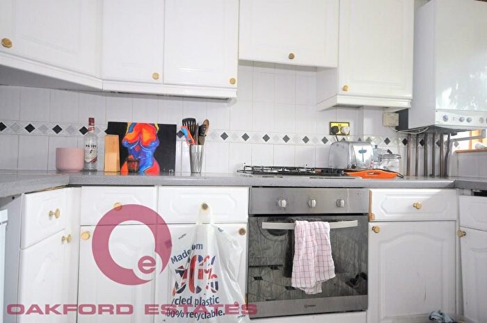 3 Bedroom Flat To Rent In Plender Street, Camden, NW1
