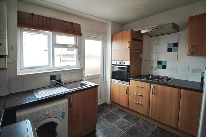 2 Bedroom Flat To Rent In Ivydale Road, Plymouth, PL4