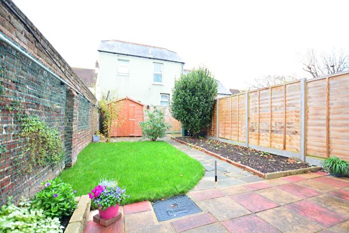 1 Bedroom Flat To Rent In Walsingham Road, Hove, BN3