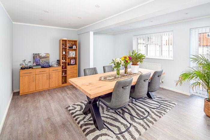 5 Bedroom Detached House For Sale In Hambleside, Bicester, OX26