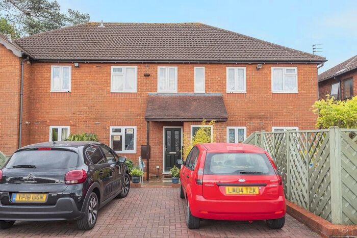 2 Bedroom Flat To Rent In Tring Road, Aylesbury, HP20