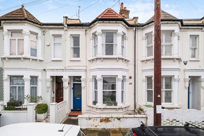 3 Bedroom Flat To Rent In Biscay Road, Hammersmith, W6