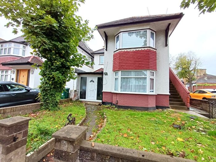 2 Bedroom Flat To Rent In Shirehall Lane, London, NW4