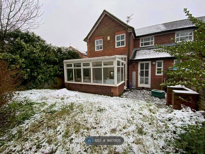 5 Bedroom Semi-Detached House To Rent In Douglas Villas, Durham, DH1