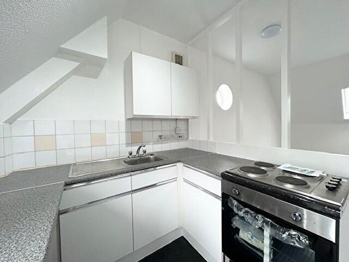 1 Bedroom Flat To Rent In Junction Road, Romford, RM1