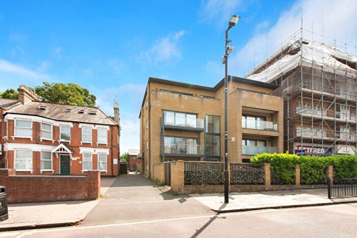 2 Bedroom Flat For Sale In Brownlow Road, London, N11
