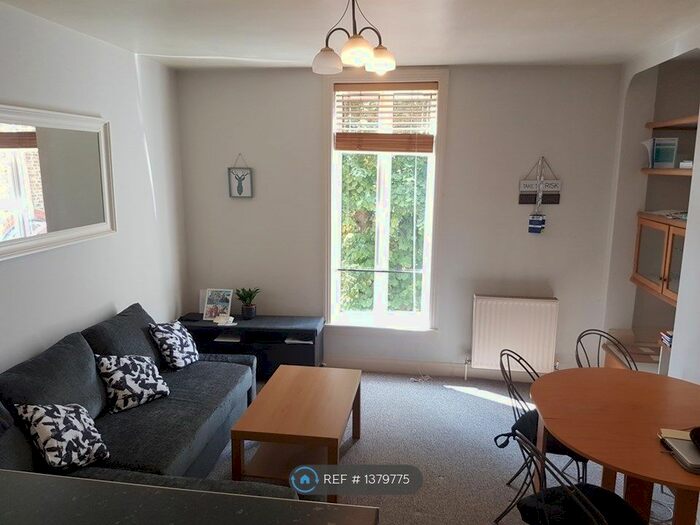 1 Bedroom Flat To Rent In Carillon Court, London, W5