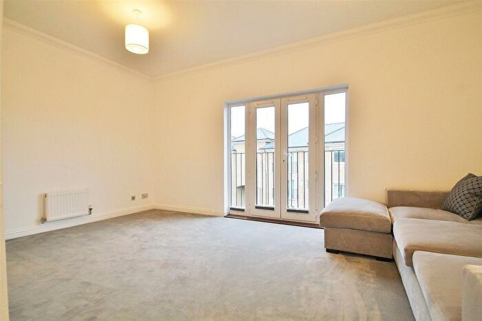 1 Bedroom Flat To Rent In White Lodge Close, Isleworth, TW7