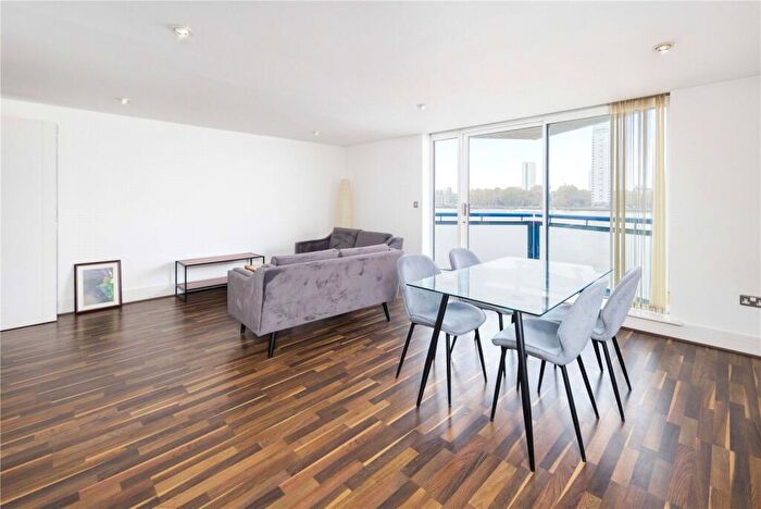2 Bedroom Flat To Rent In Nova Building, Newton Place, London, E14