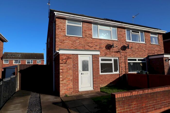 3 Bedroom Semi-Detached House To Rent In Mendip Close, Lincoln, LN5