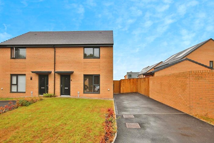 3 Bedroom Semi-Detached House For Sale In Fallow Drive, Kingswood, Hull, HU7