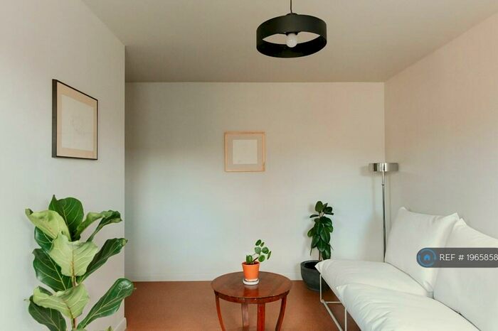 2 Bedroom Flat To Rent In Clarkson House, Bath, BA1