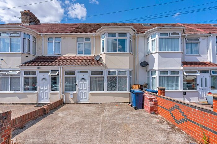 3 Bedroom Terraced House For Sale In Evelyn Grove, Southall, UB1