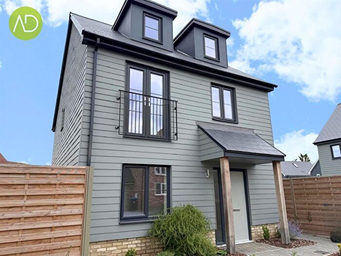 4 Bedroom Detached House To Rent In Lotus Drive, Broxbourne, EN10