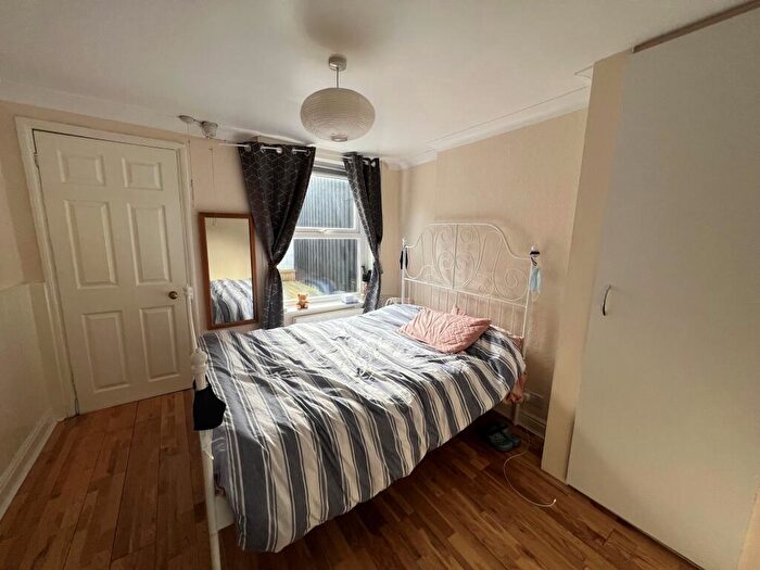1 Bedroom Flat To Rent In Kingston Road, SO15