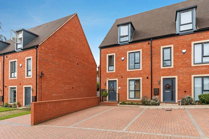 4 Bedroom Semi Detached House For Sale In Middlewest Road, Kettering, NN15