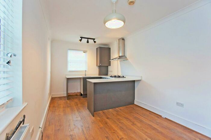 2 Bedroom Flat To Rent In Thorpedale Road, London, N4
