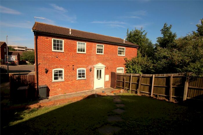 1 Bedroom Maisonette To Rent In Layham Drive, Luton, Bedfordshire, LU2