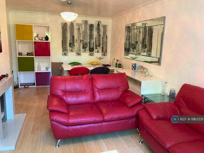 2 Bedroom Flat To Rent In Braconhyrst, Harrow On The Hill, HA1