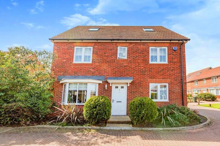 5 Bedroom Detached House To Rent In Ightham Close, Longfield, Kent, DA3