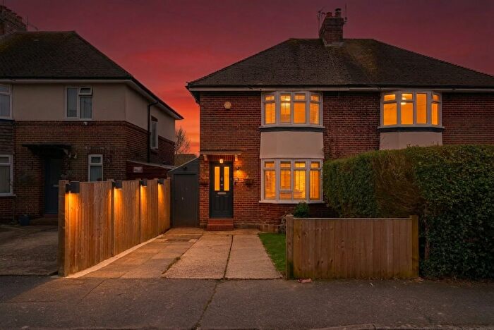 3 Bedroom Semi-Detached House For Sale In Bethune Road, Horsham, RH13