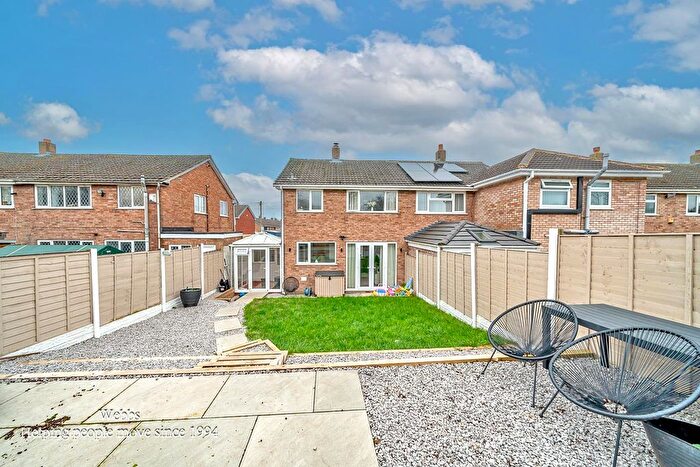 3 Bedroom Semi-Detached House For Sale In St. Johns Road, Pelsall, Walsall, WS3