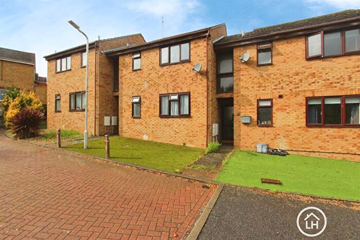 1 Bedroom Apartment For Sale In Callaways Lane, Newington, Sittingbourne, Kent, ME9