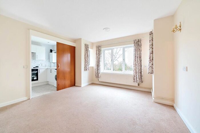 1 Bedroom Retirement Property For Sale In Kennet Court, Wokingham, RG41