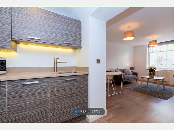 2 Bedroom Flat To Rent In Windsor Club, Leamington Spa, CV32