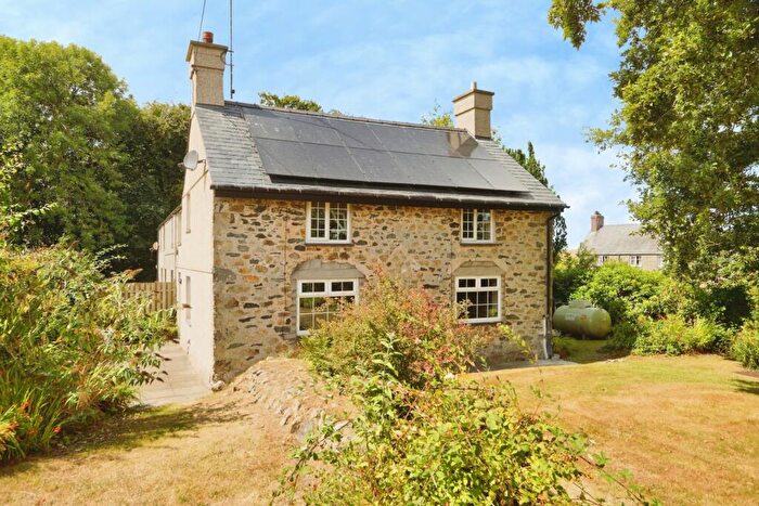 2 Bedroom Semi Detached House For Sale In Tudweiliog, Pwllheli, Gwynedd, LL53