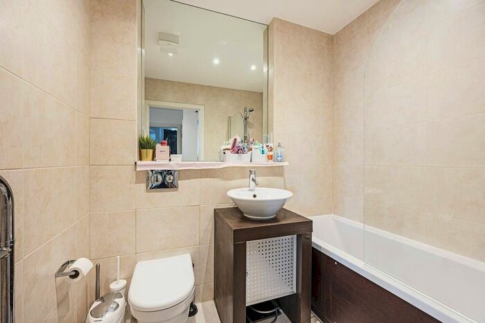 1 Bedroom Flat To Rent In Spencer Way, Stepney, London, E1