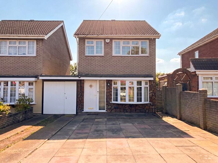 3 Bedroom Semi-Detached House To Rent In Darlaston Road, Wednesbury, WS10