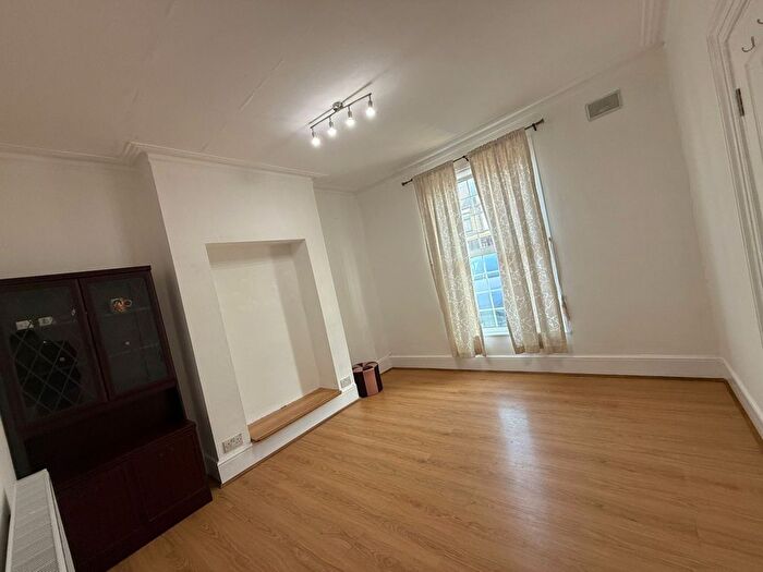 3 Bedroom Town House To Rent In Grange Road, Ilford, IG1