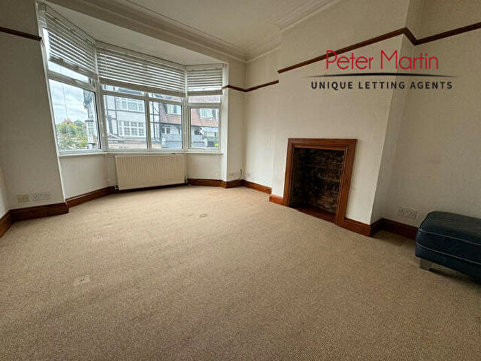 2 Bedroom Apartment To Rent In The Broadway, Mill Hill, NW7