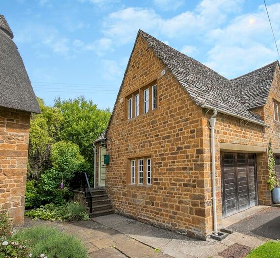 2 Bedroom Flat To Rent In Bell Street, Hornton, Banbury, Oxfordshire, OX15