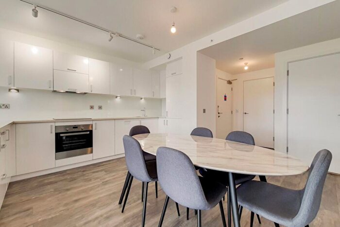 3 Bedroom Flat To Rent In Adlay Place, Silvertown, London, E16