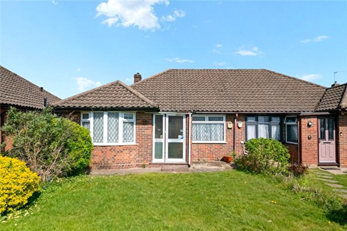 2 Bedroom Bungalow For Sale In Westacott, Hayes, UB4