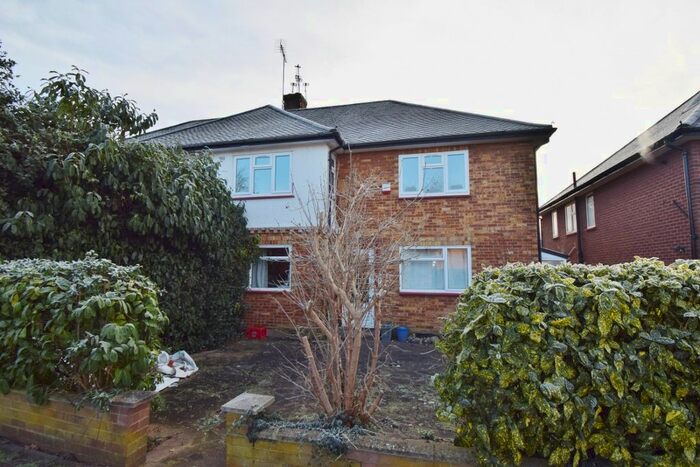 2 Bedroom Maisonette To Rent In Chamberlain Way, Pinner, HA5