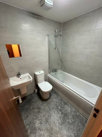 1 Bedroom Flat To Rent In Landmark, Waterfront West, Brierley Hill, West Midlands, DY5