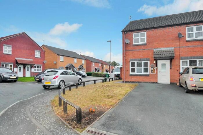 2 Bedroom Town House To Rent In Sunnyside Close, Whetstone, Leicester LE8