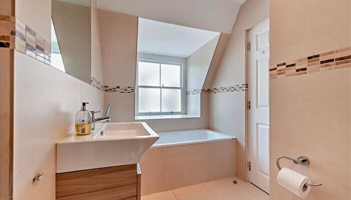 1 Bedroom Flat To Rent In Grosvenor Hill, Mayfair, W1K