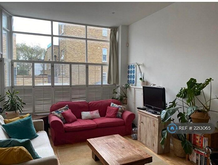2 Bedroom Flat To Rent In Ground Floor, London, SW11